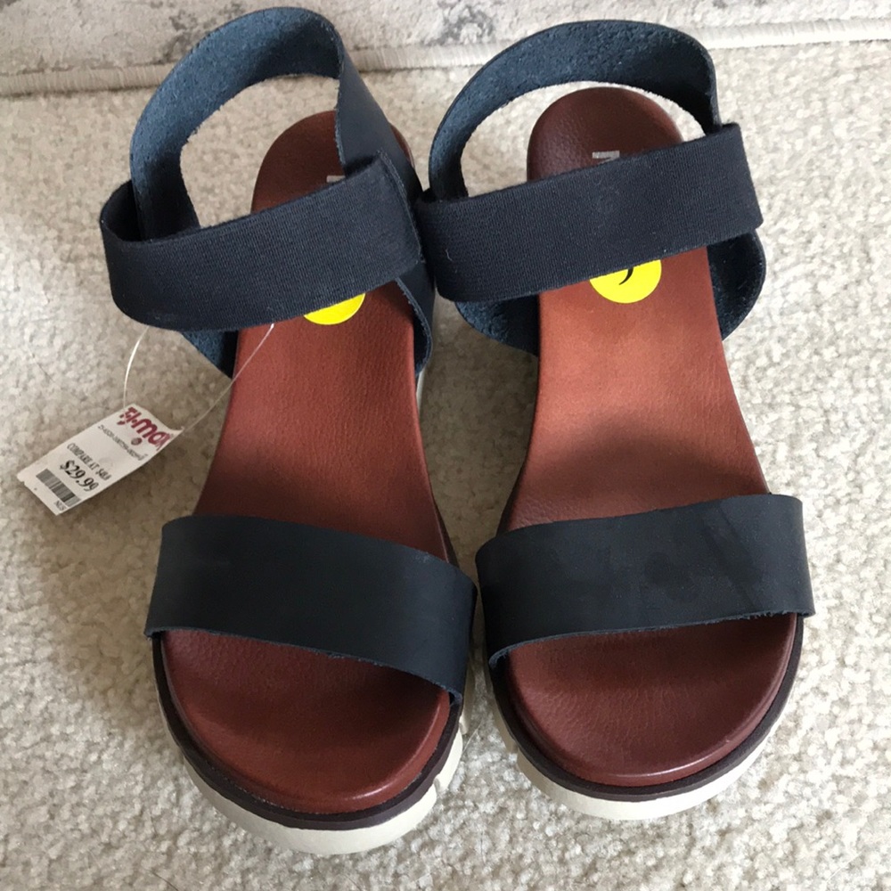 Mia elastic wedge